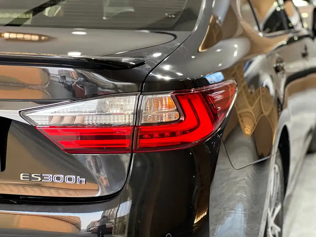LEXUS ES 2015