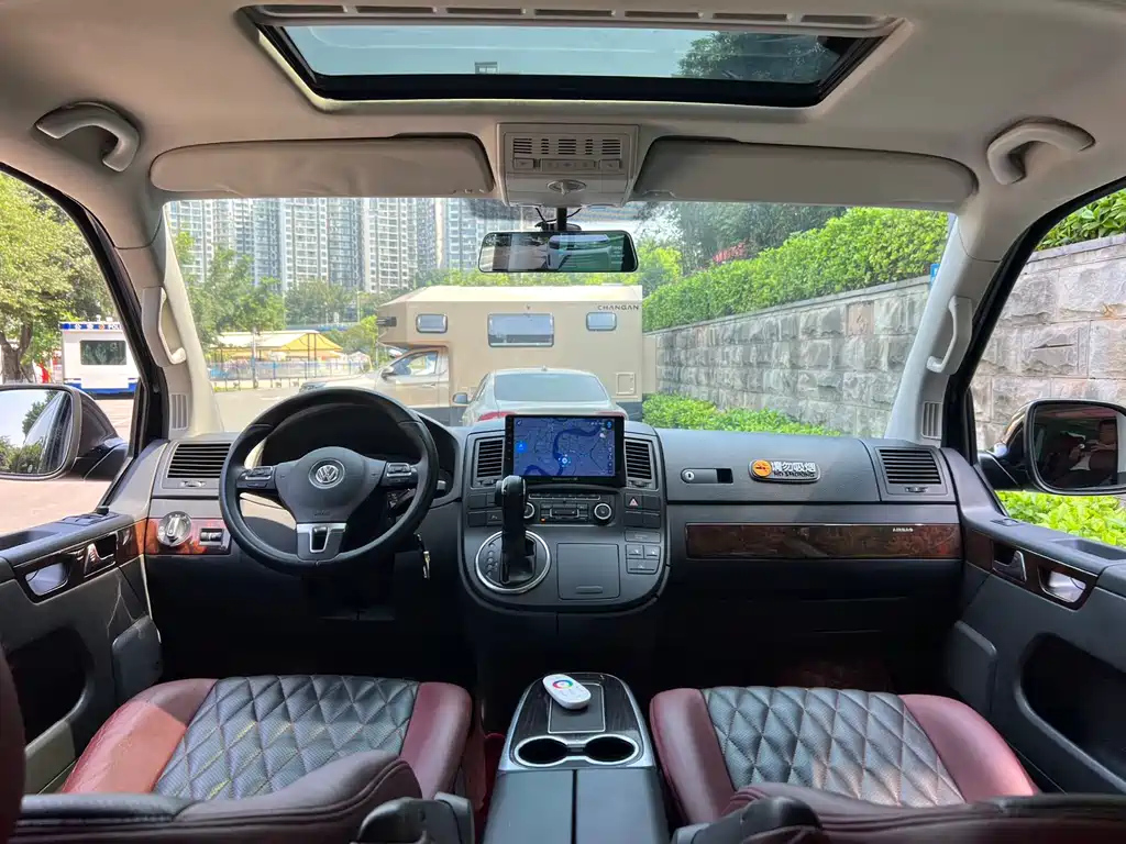 VOLKSWAGEN MULTIVAN 2012