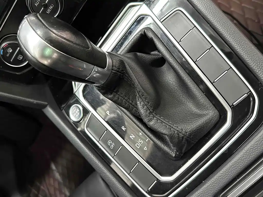 VOLKSWAGEN MAGOTAN 2018