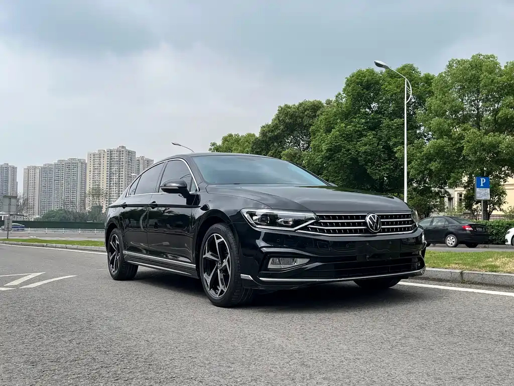 VOLKSWAGEN MAGOTAN 2023