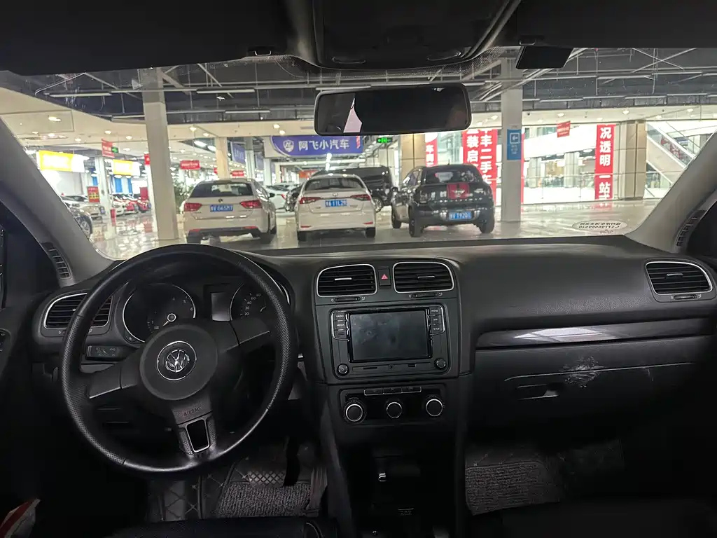 VOLKSWAGEN GOLF 2010