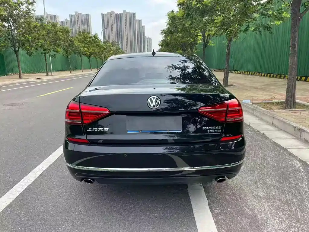 VOLKSWAGEN PASSAT 2017