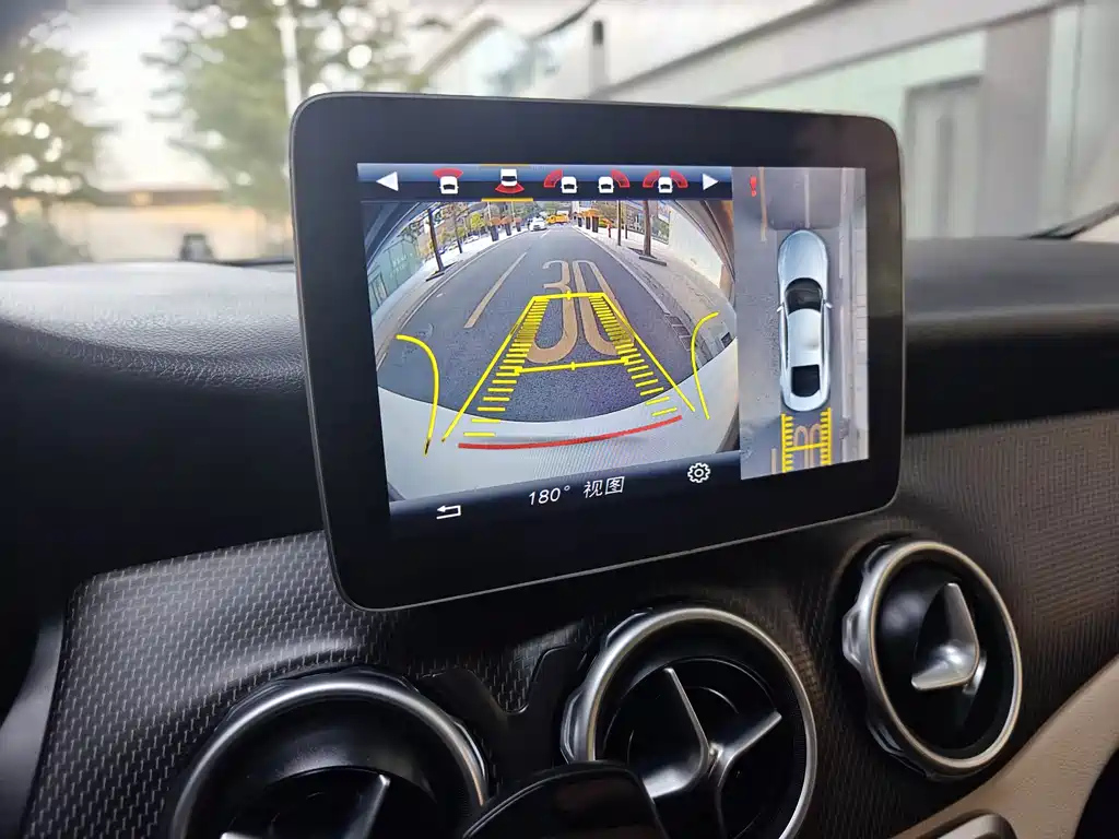 MERCEDES BENZ GLA 2021