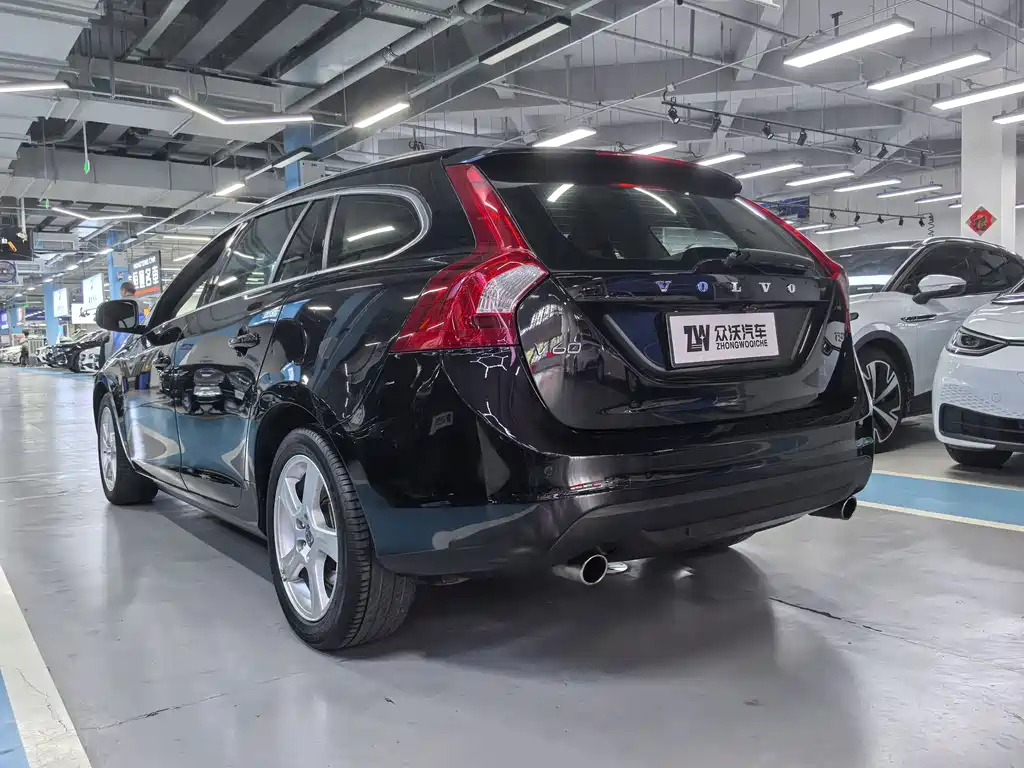 VOLVO V60 2013