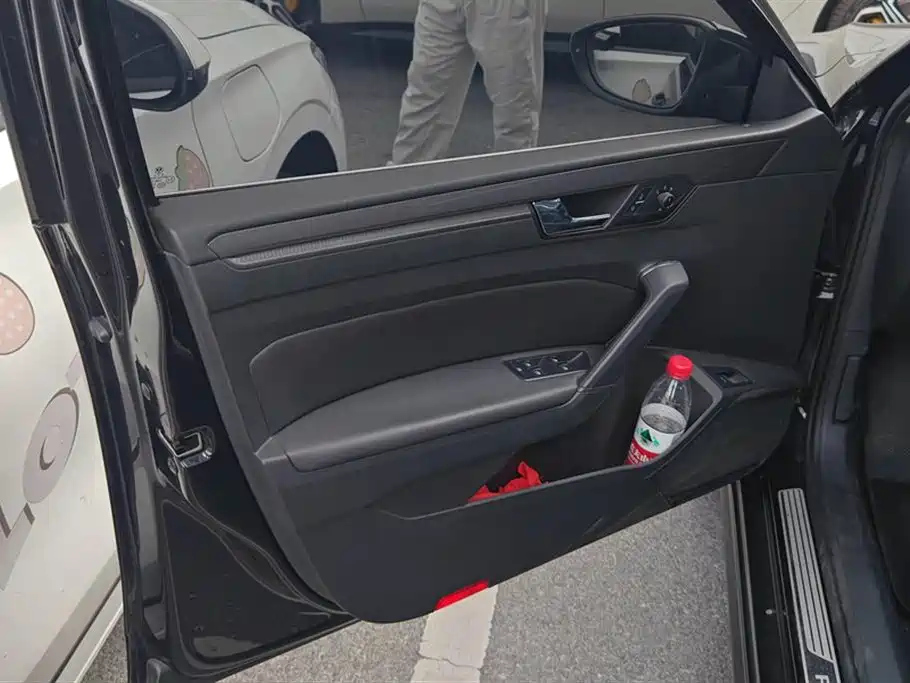 VOLKSWAGEN PASSAT 2018