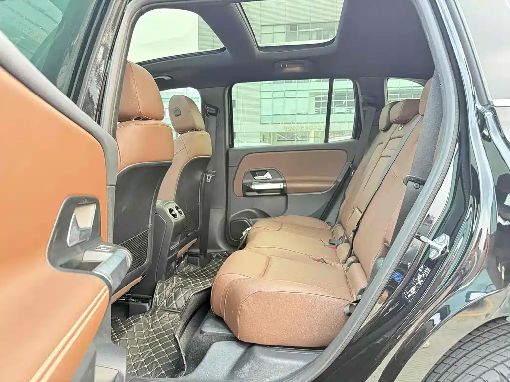 MERCEDES BENZ GLB 2023