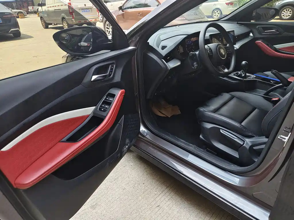 MG MG5 2021