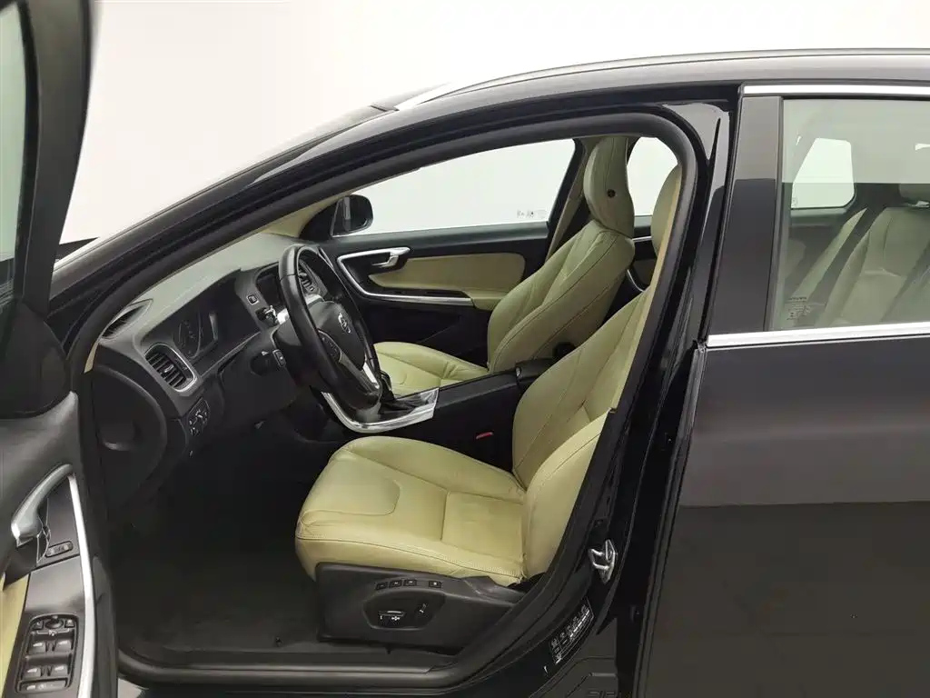 VOLVO V60 2014