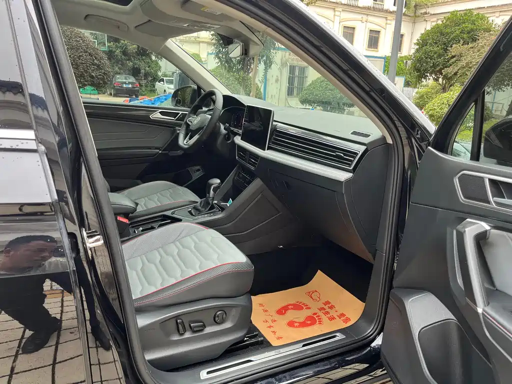 VOLKSWAGEN TIGUAN L 2022