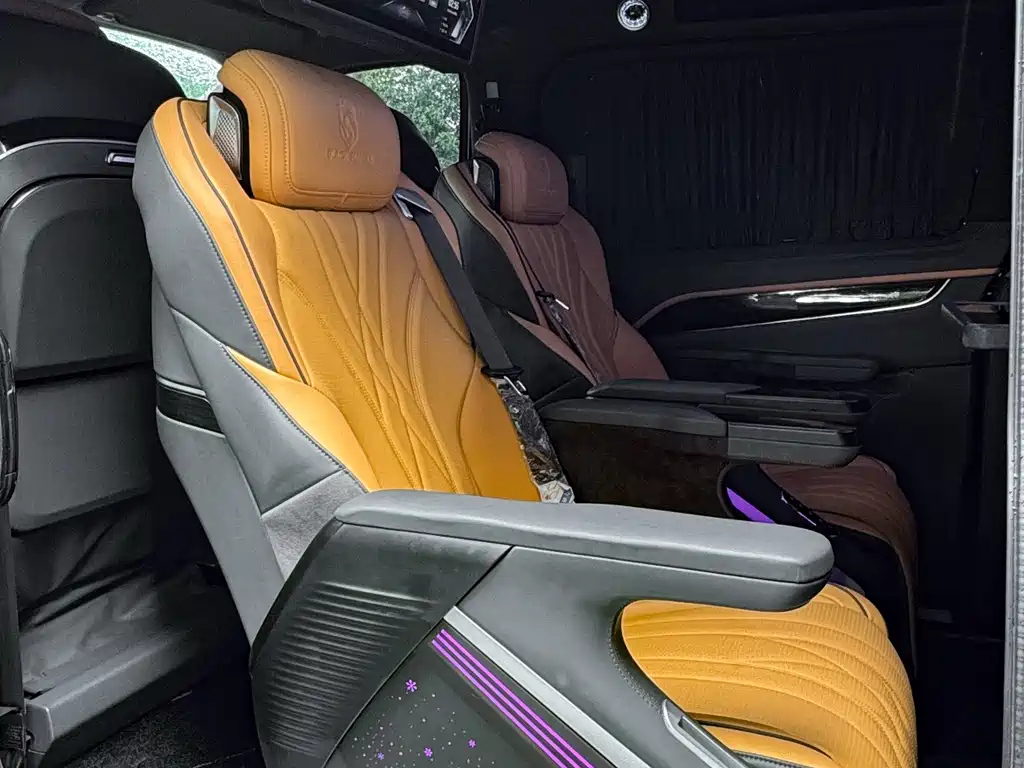FORD TOUREO 2024