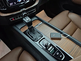 VOLVO XC60 2021 YEAR T5 4WD DELUXE EDITION 2021