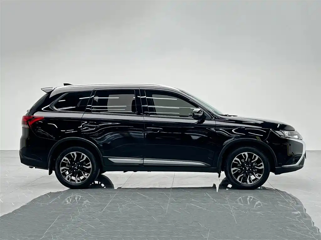 MITSUBISHI OUTLANDER 2020