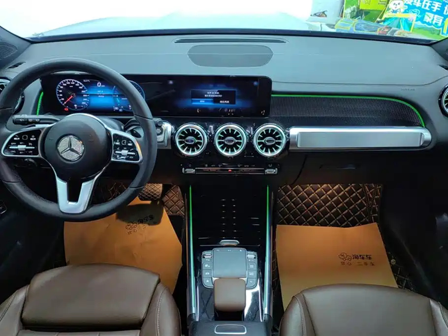 MERCEDES BENZ GLB 2023