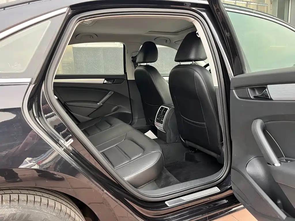 VOLKSWAGEN PASSAT 2015