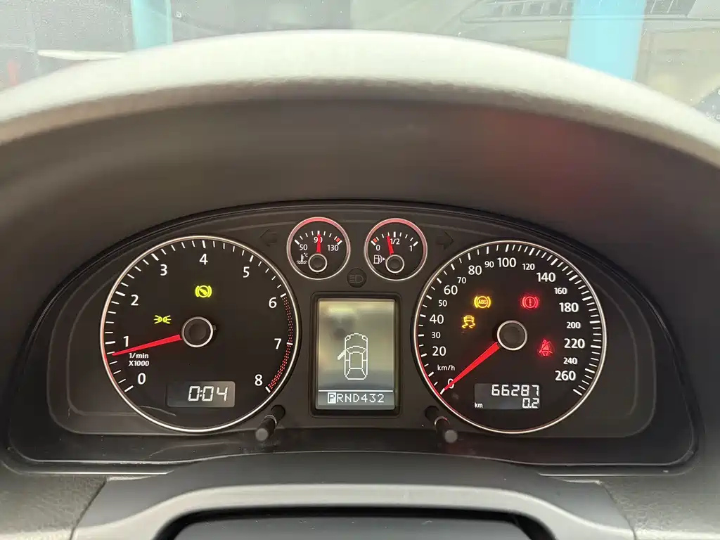 VOLKSWAGEN PASSAT LINGYU 2011