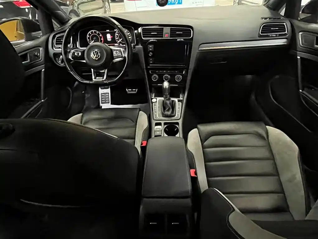 VOLKSWAGEN GOLF 2019