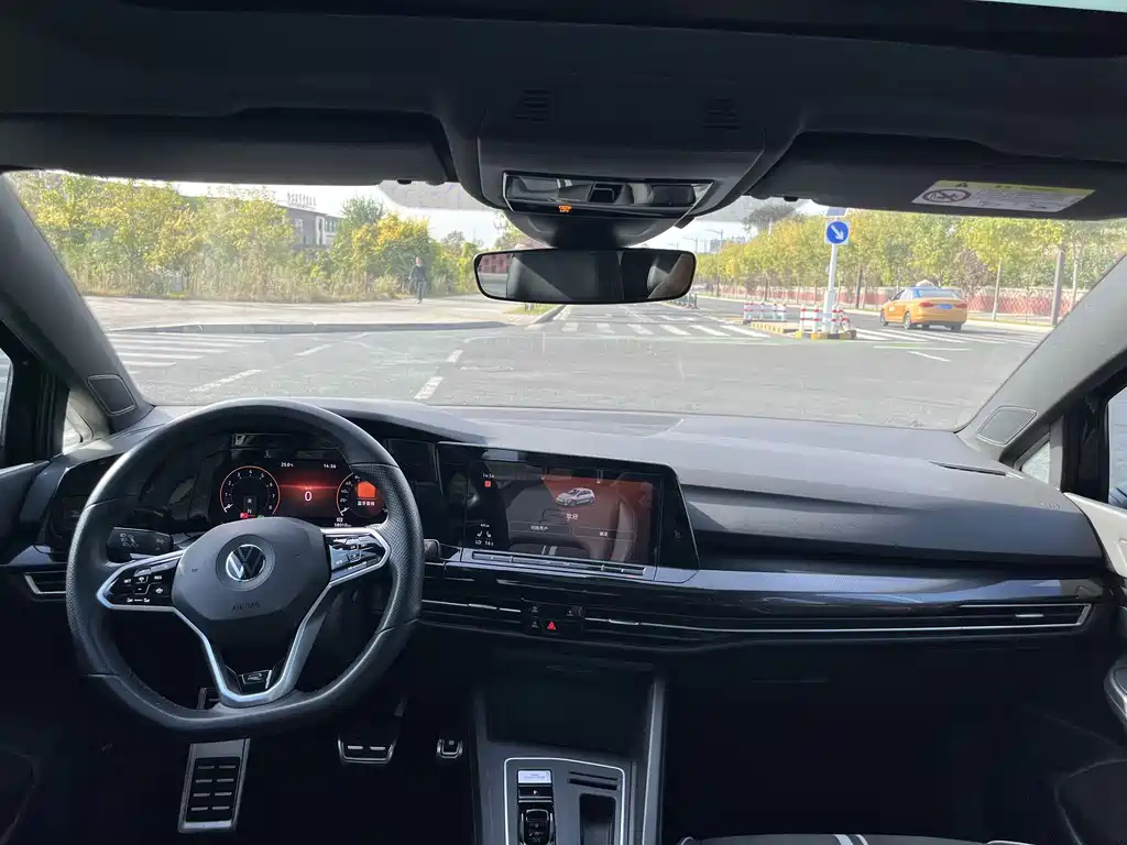 VOLKSWAGEN GOLF 2022