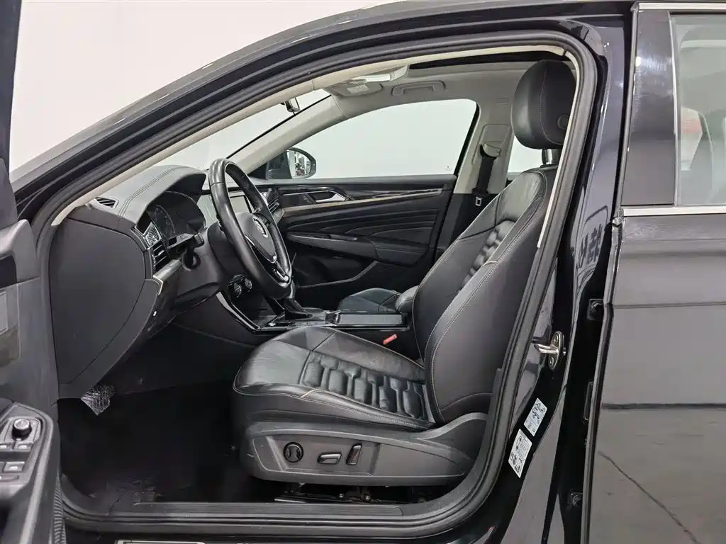 VOLKSWAGEN PASSAT 2019