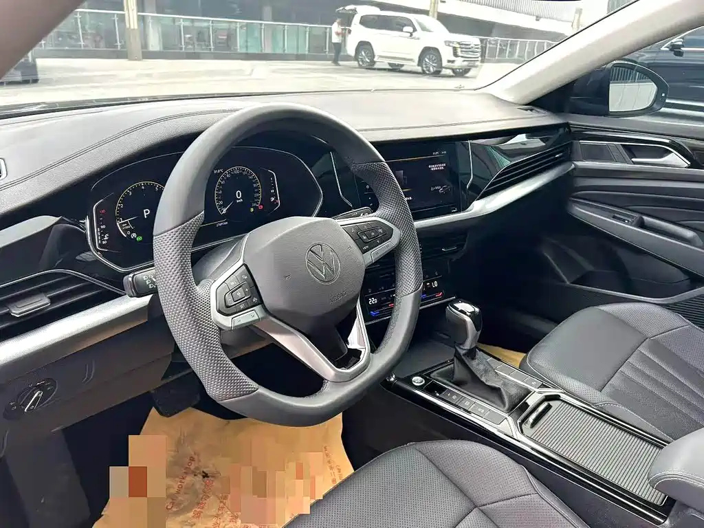 VOLKSWAGEN PASSAT 2024