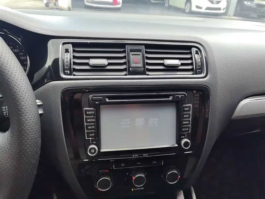 VOLKSWAGEN SAGITAR 2016