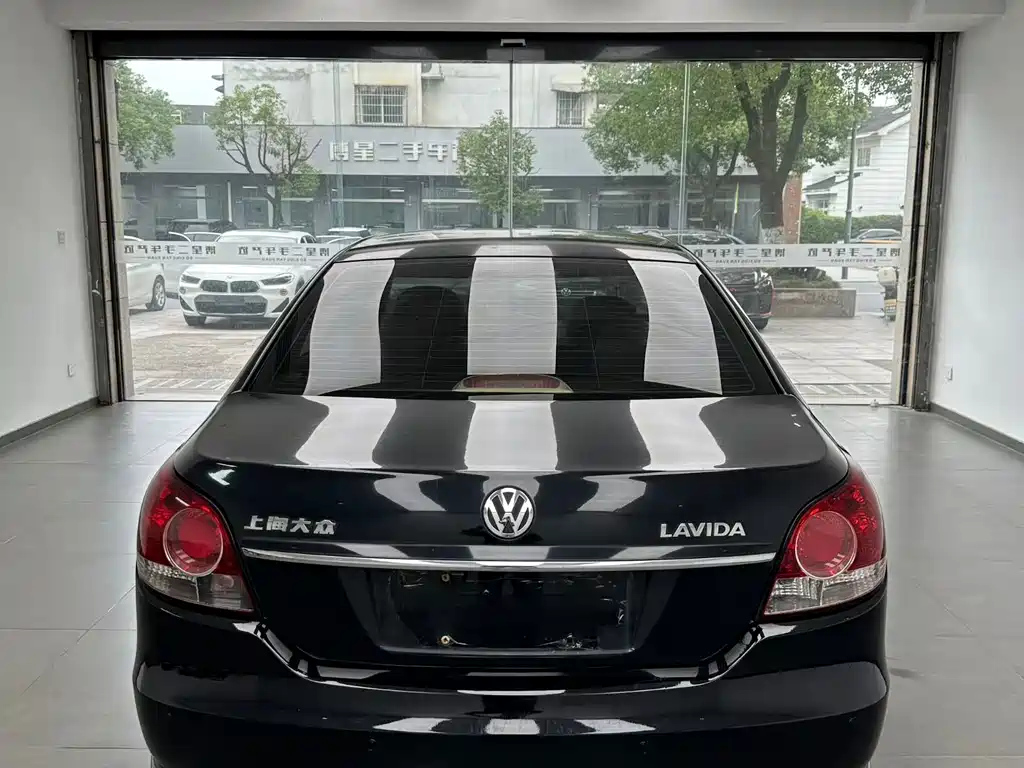 VOLKSWAGEN LAVIDA 2012