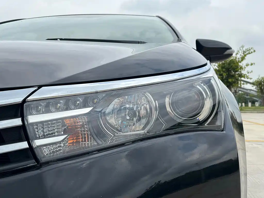 TOYOTA COROLLA 2015