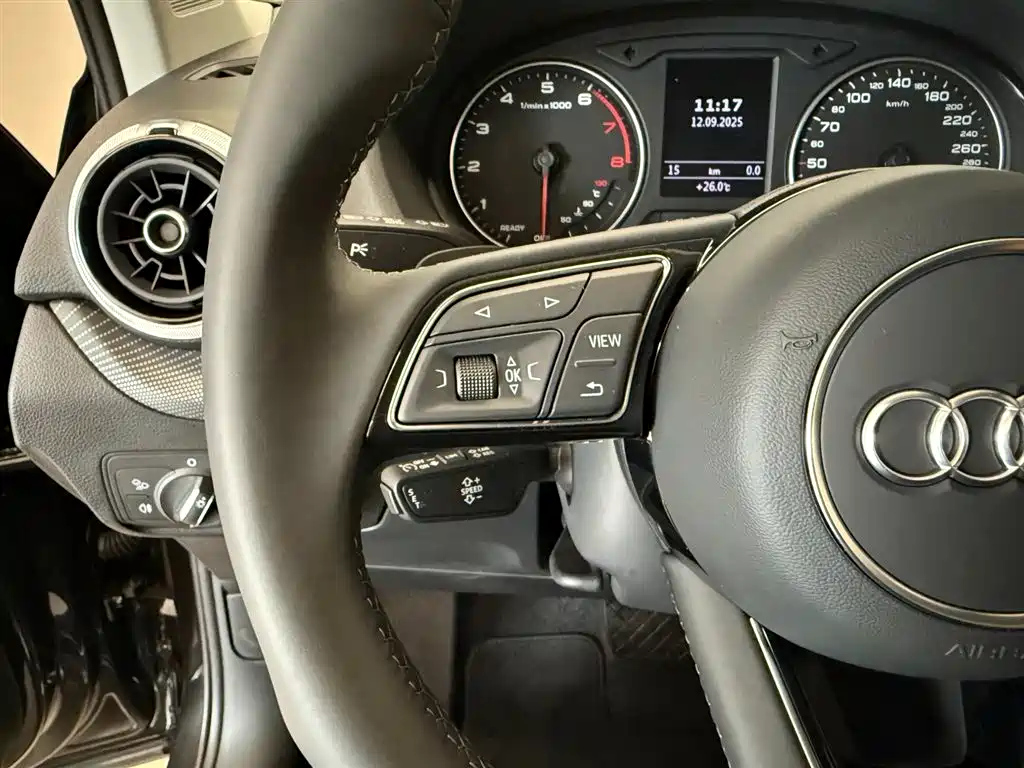 AUDI Q2L 2025