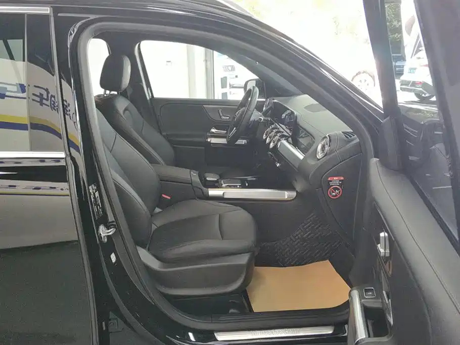 MERCEDES BENZ GLB 2022