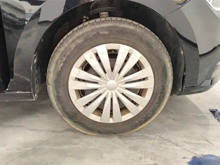 VOLKSWAGEN SANTANA 2019