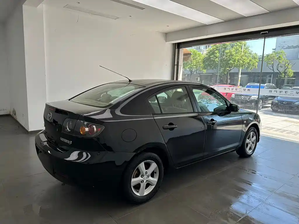 MAZDA 3 2010