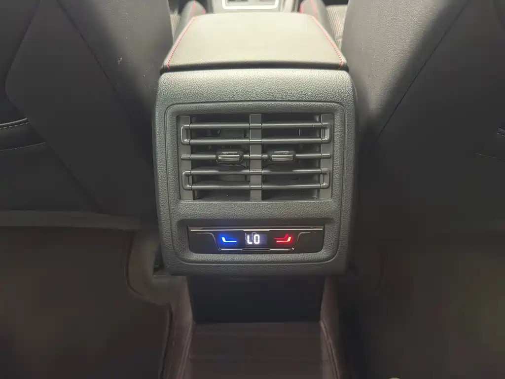 VOLKSWAGEN GOLF GTI 2021