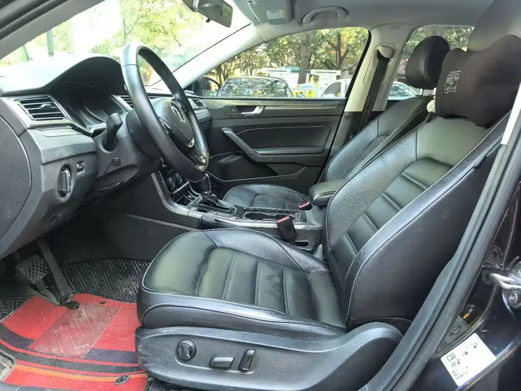 VOLKSWAGEN PASSAT 2018