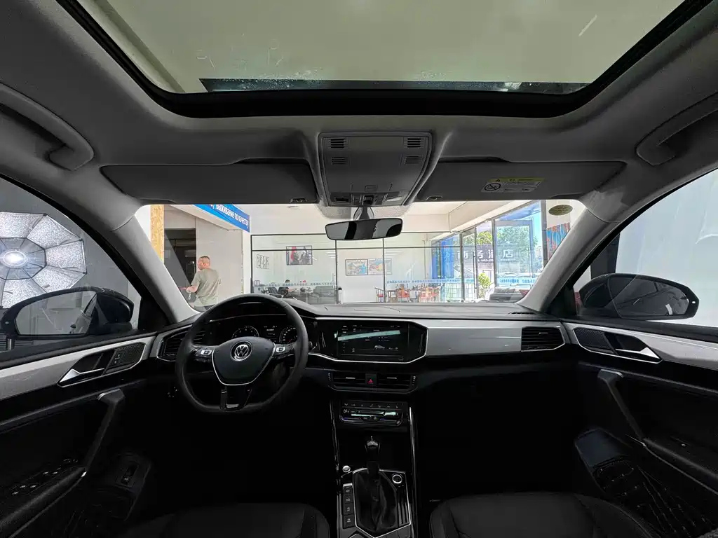 VOLKSWAGEN TAYRON 2021