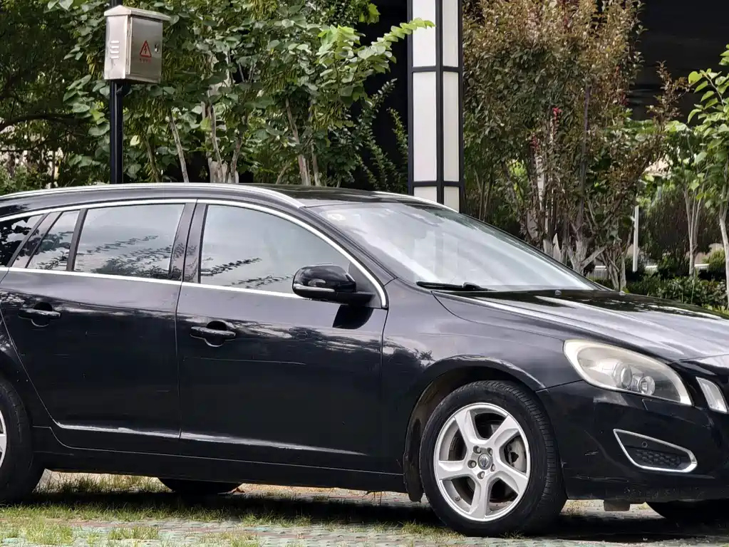 VOLVO V60 2013