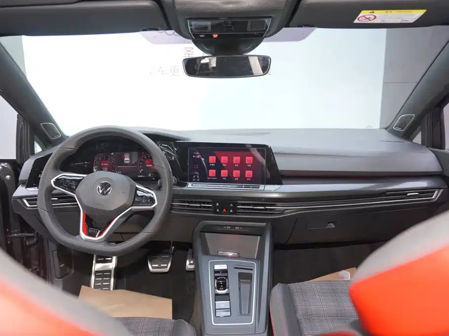 VOLKSWAGEN GOLF GTI 2021