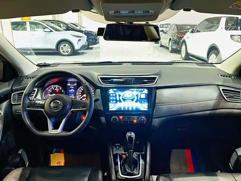 NISSAN QASHQAI 2019