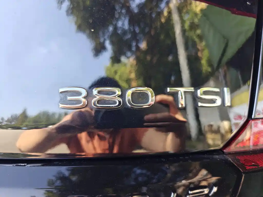 VOLKSWAGEN PASSAT 2024