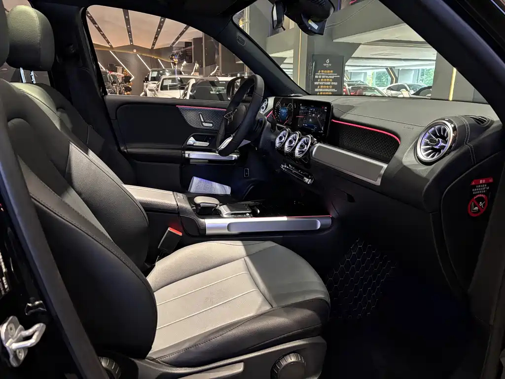 MERCEDES BENZ GLB 2024