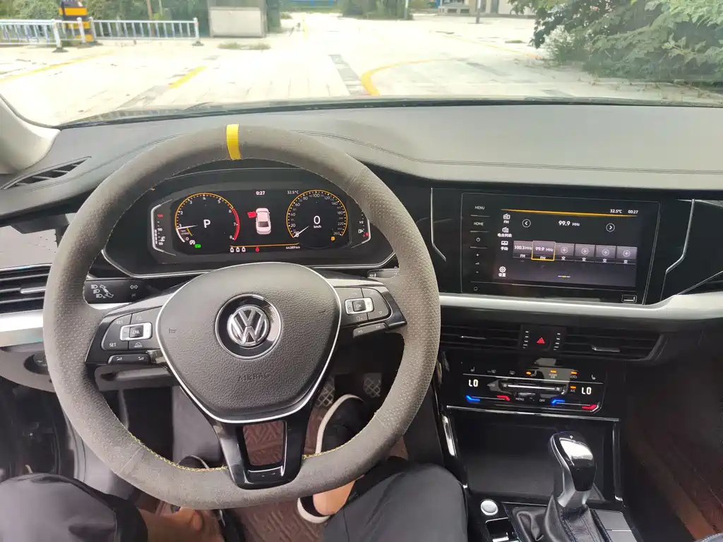 VOLKSWAGEN PASSAT 2023