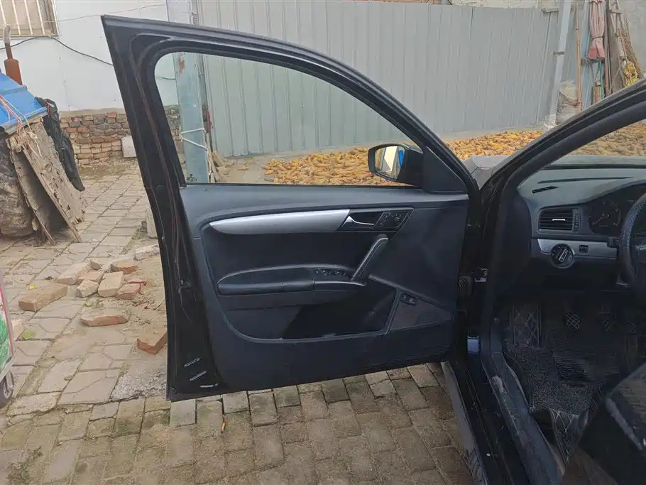 VOLKSWAGEN LAVIDA 2016