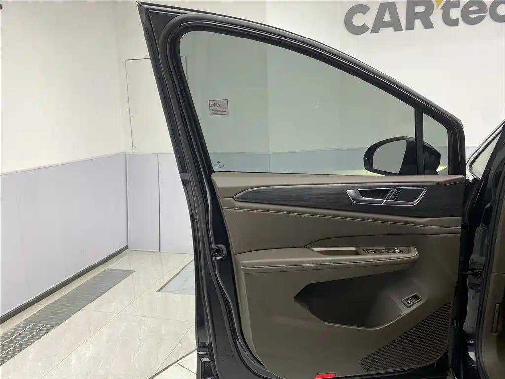 VOLKSWAGEN VILORAN 2023