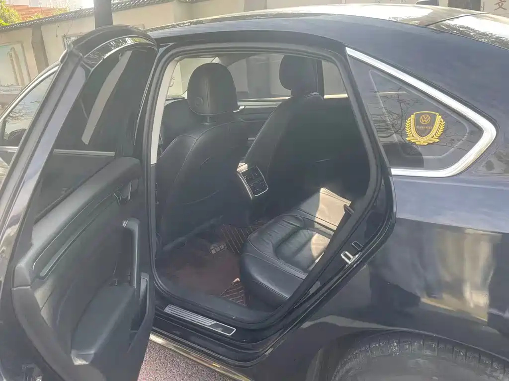 VOLKSWAGEN PASSAT 2018