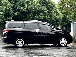 NISSAN QUEST 2017