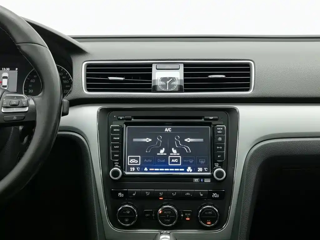 VOLKSWAGEN PASSAT 2014