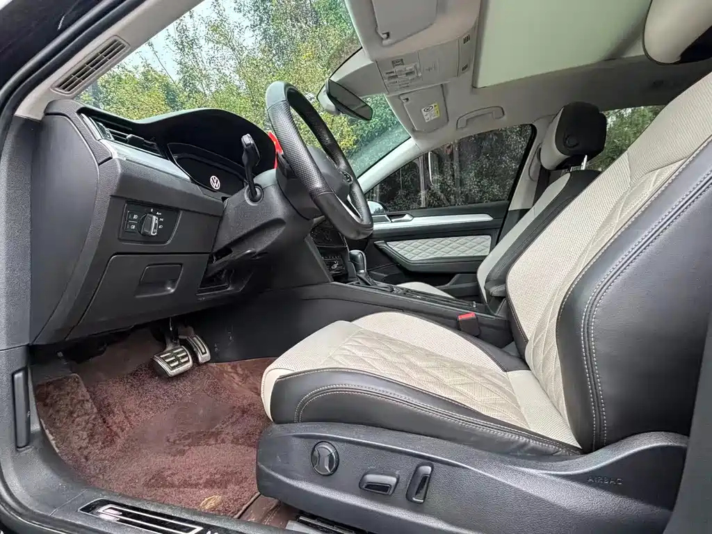 VOLKSWAGEN MAGOTAN 2023