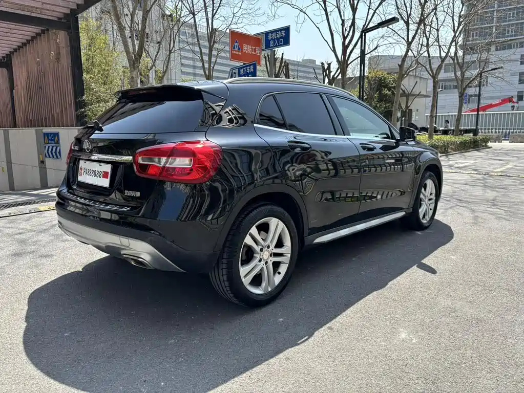 MERCEDES BENZ GLA 2016