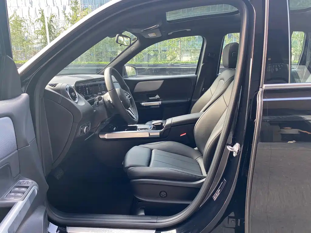MERCEDES BENZ GLB 2023