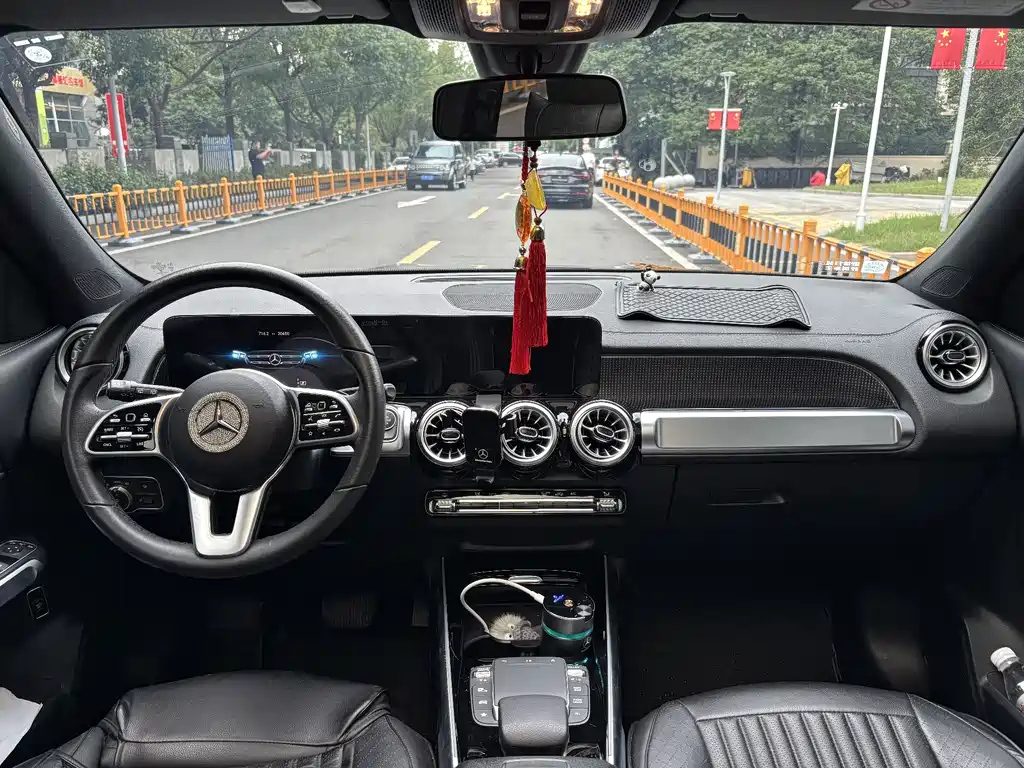 MERCEDES BENZ GLB 2023