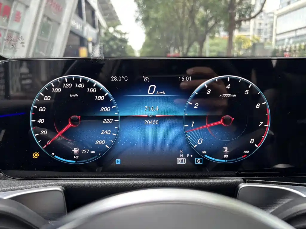MERCEDES BENZ GLB 2023