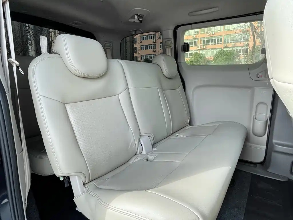 NISSAN NV200 2018